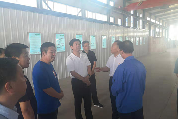 遼寧朝陽市領(lǐng)導(dǎo)到我公司視察 遼寧朝陽市領(lǐng)導(dǎo)到我公司視察