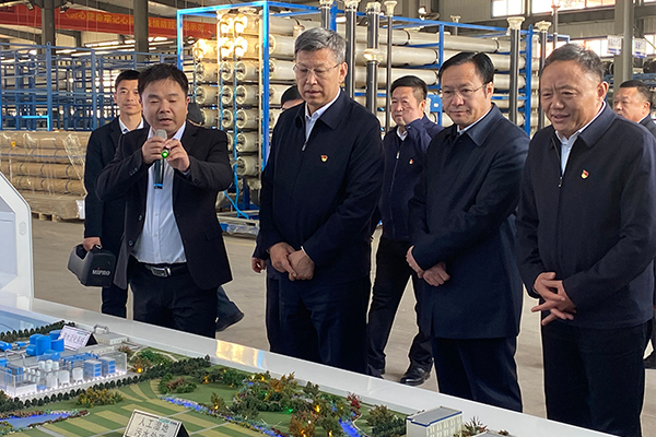 赤峰市黨政考察團蒞臨遼寧一諾環(huán)境產業(yè)集團有限公司進行參觀考察